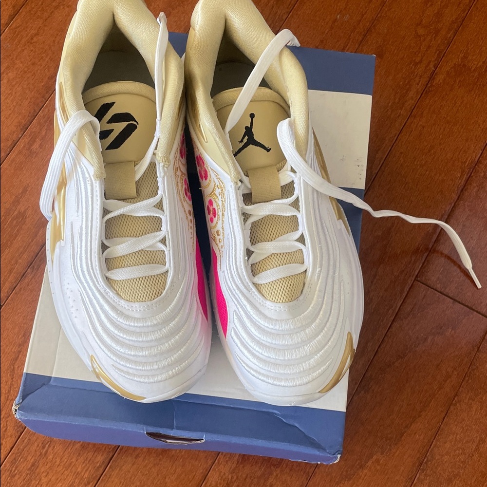Jordan Luka El Matador White, Gold, and Pink Sneakers Nike never worn/new no tag